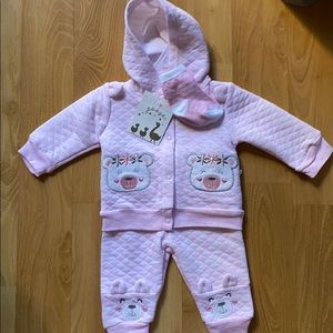 Duck Duck goose baby size (0-3M) sweat suit (NWT)